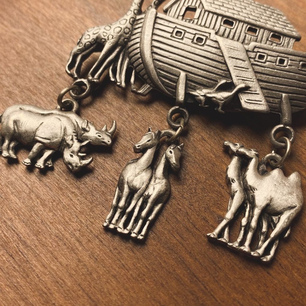 Vintage JJ Jonette Jewelry Pewter Tone Noah's Ark Bible Boat Animal Brooch Pin - Picture 5 of 8